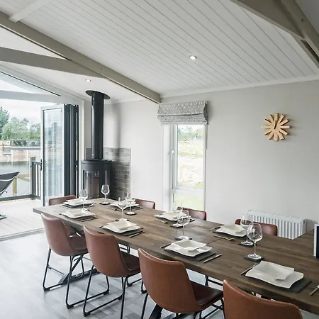The Riverside - Ukc4058 Holiday home