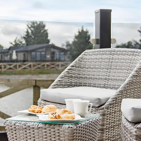 The Riverside - Ukc4058
