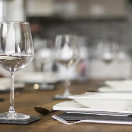 The Riverside - Ukc4058 *