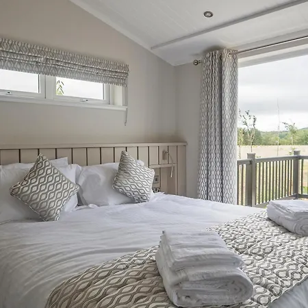 The Riverside - Ukc4058