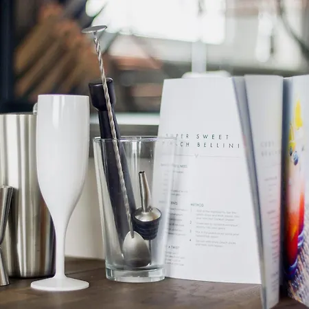 The Riverside - Ukc4058