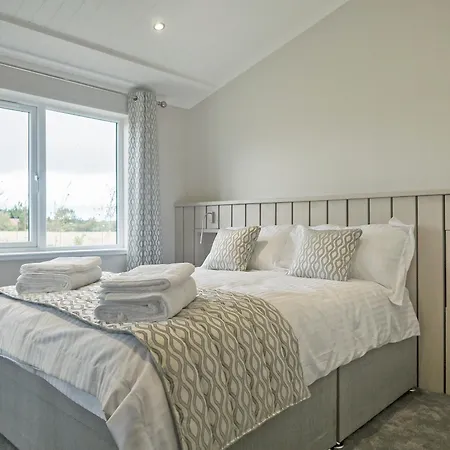 The Riverside - Ukc4058